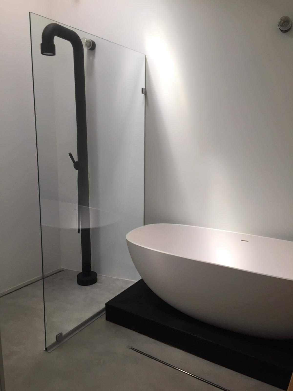 Visualisation of a matte microcement bathroom, seamless continuous surface